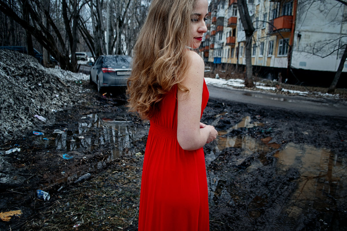 Девушка в красном - Мария Морозова