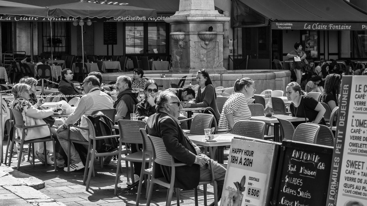 Morning coffee in Nice - Dmitry Ozersky