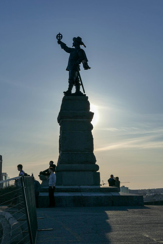 Памятник французскому путешественнику Самюэлю де Шамплену (1567-1635). Оттава. Канада - Юрий Поляков