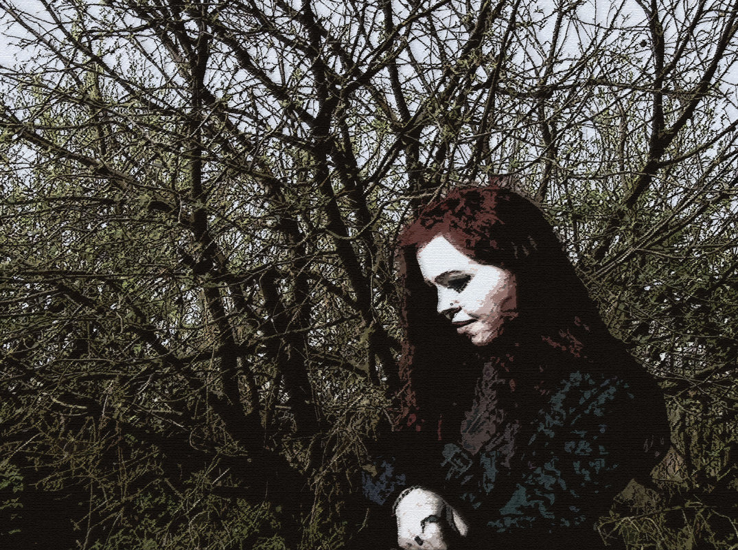 девушка, на фоне дерева - Юлия Денискина
