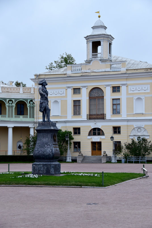 Фрагмент площади в парке Павловска - Валерий Подорожный