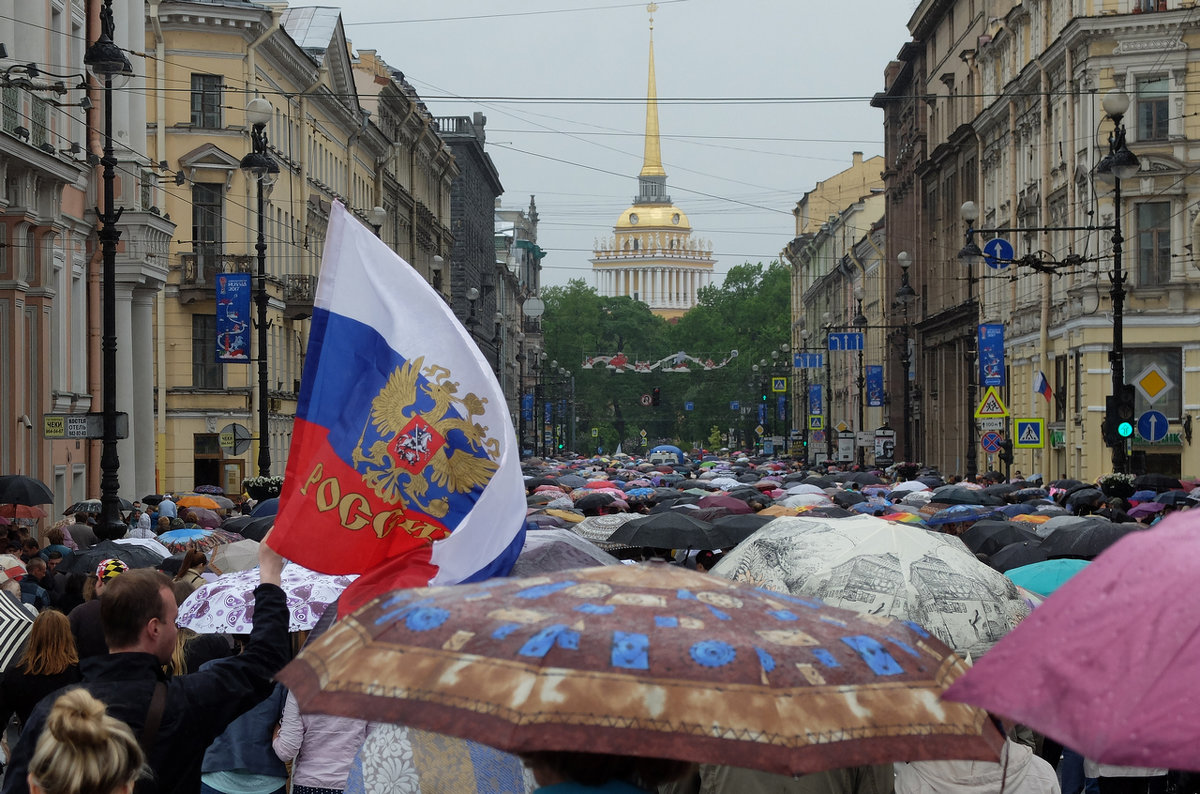 Праздничное шествие...зонтов по Невскому.. - tipchik 