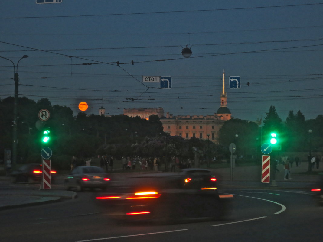 оранжевая луна и зелёные светофоры - Елена 