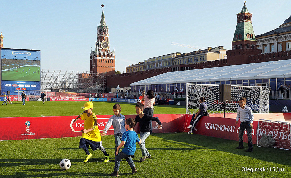 в футбол играют с детства - Олег Лукьянов