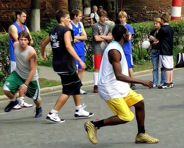 Баскетбол на главной площади города - Андрей Головкин