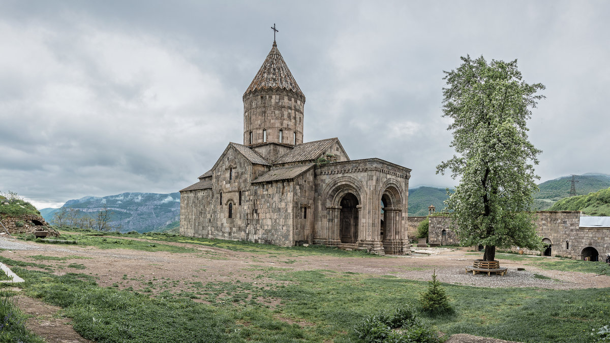 Армения. Татевский монастырь (IX—X век) - Борис Гольдберг