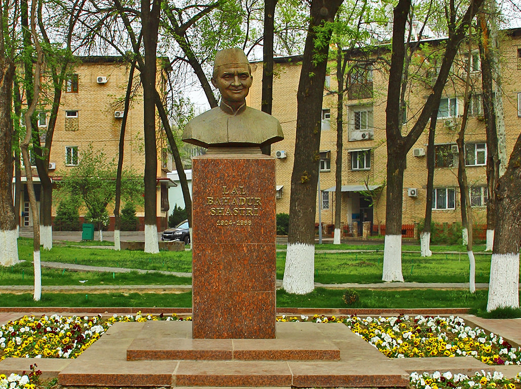 Памятник Лалу Бахадуру Шастри в Ташкенте - Светлана 