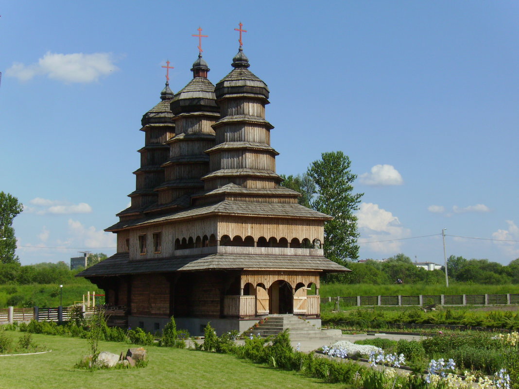 Деревянный   православный   храм   в   Ивано - Франковске - Андрей  Васильевич Коляскин