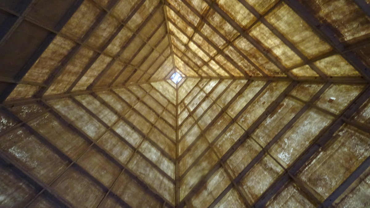 Пирамида изнутри во Фруктовом парке - татьяна 