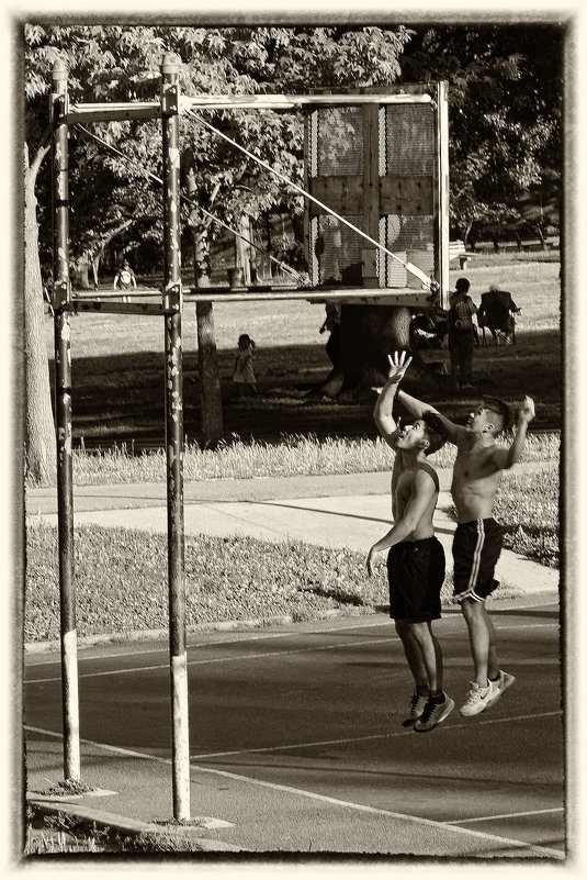 Баскетбол в парке. Ч. 1 - Олег Чемоданов