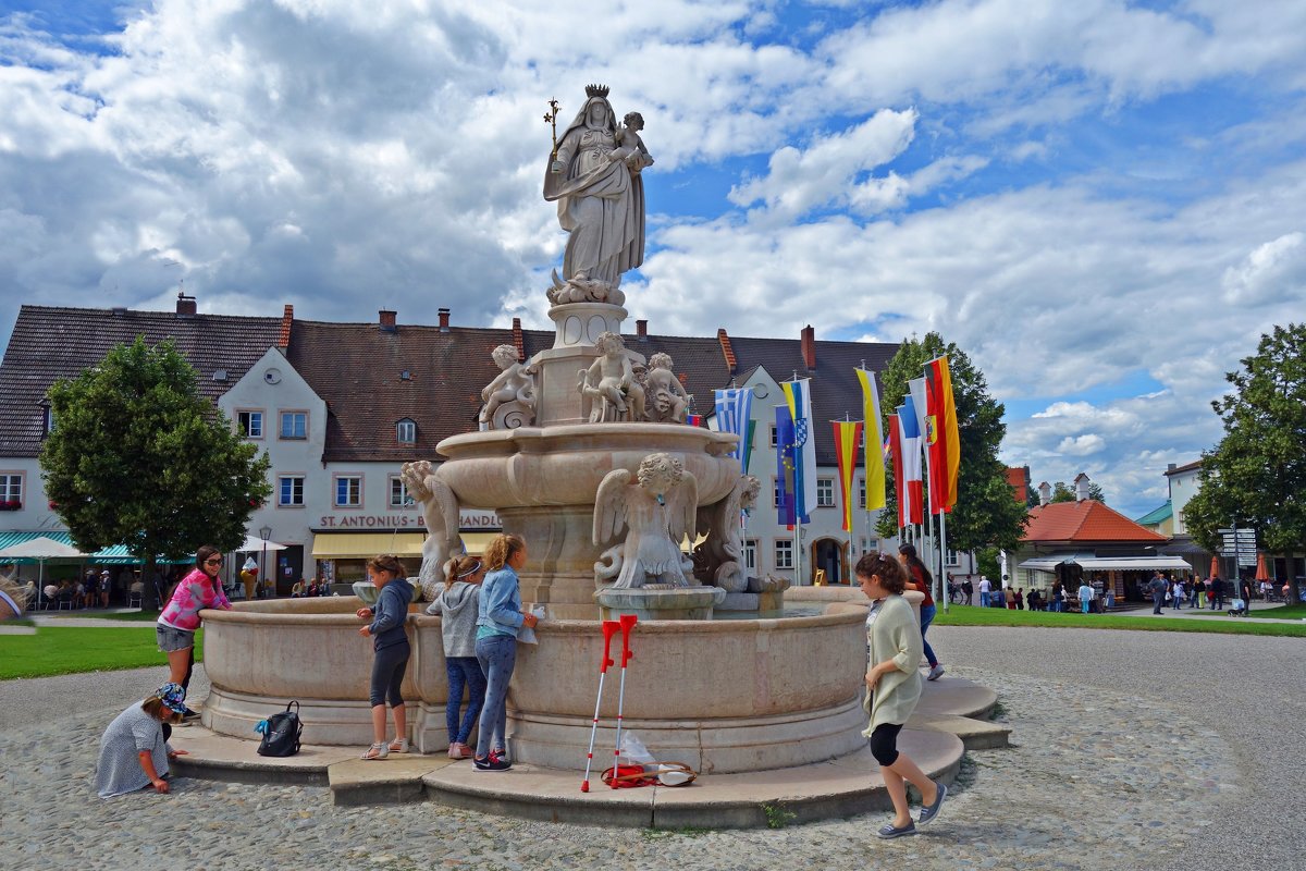 Альтёттинг – место паломничества для поклонения чудотворной статуе Девы Марии- Бавария... - Galina Dzubina