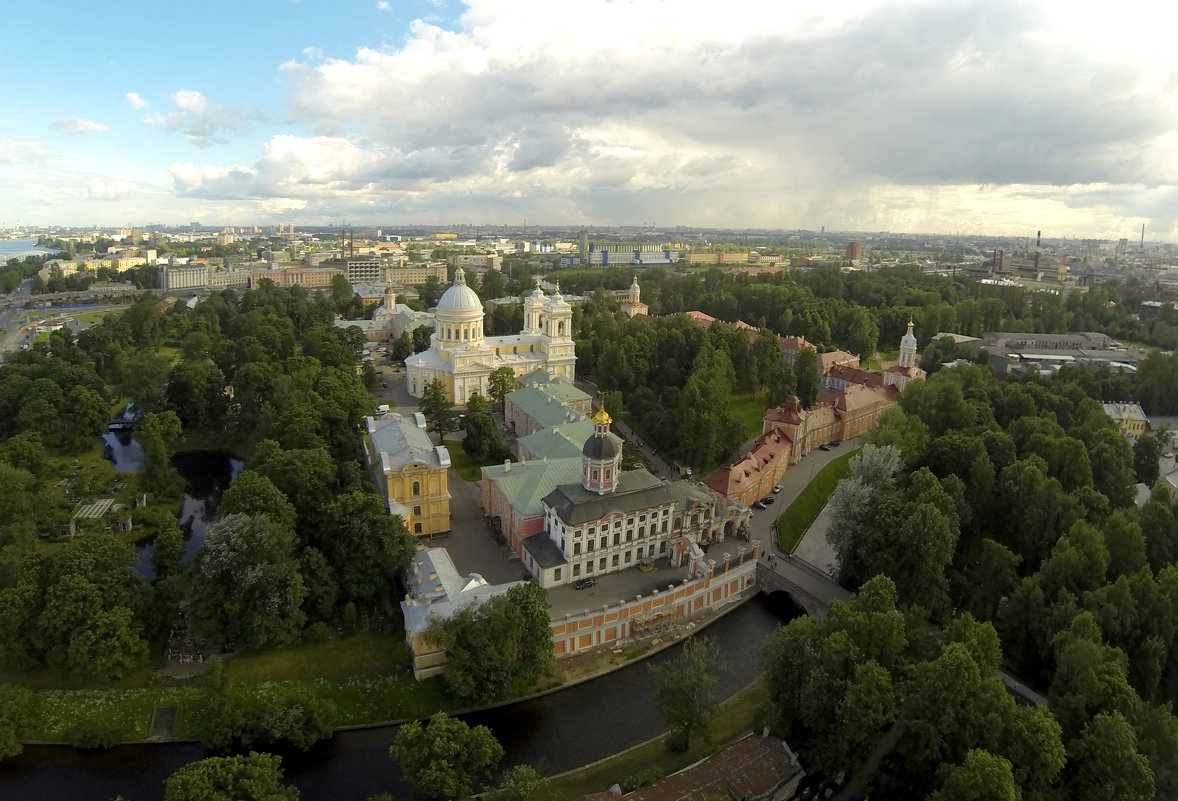 Александро Невская Лавра осень