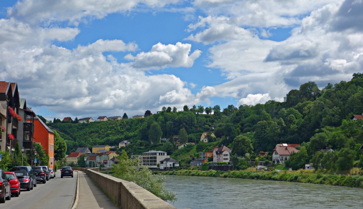 Река Зальцах... Берег левый - Германия, берег правый -  Австрия... - Galina Dzubina