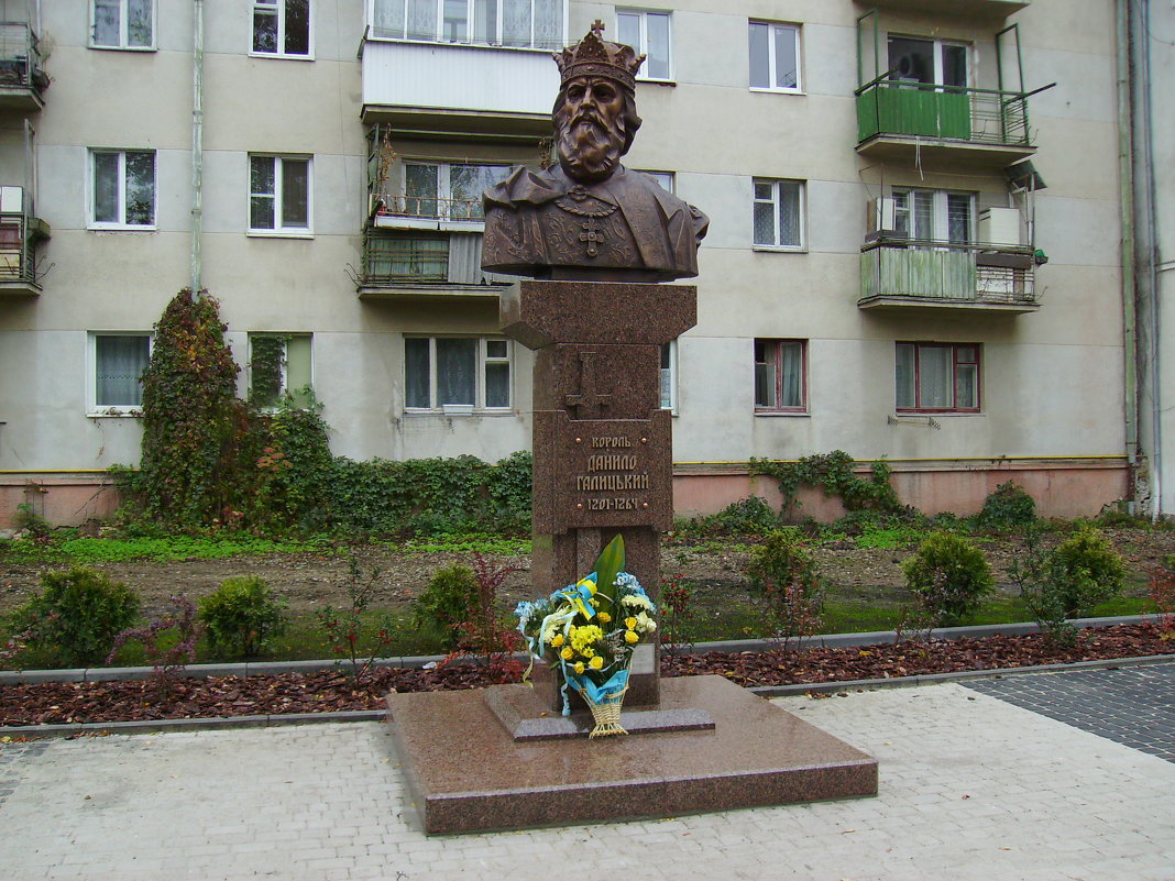 Памятник   королю   Даниилу   Галицкому   в   Ивано - Франковске - Андрей  Васильевич Коляскин