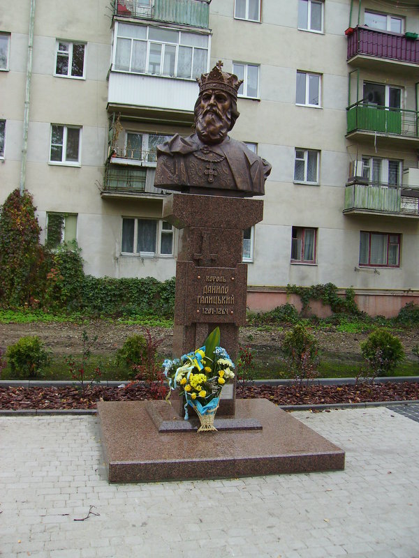 Памятник   королю   Даниилу   Галицкому   в   Ивано - Франковске - Андрей  Васильевич Коляскин