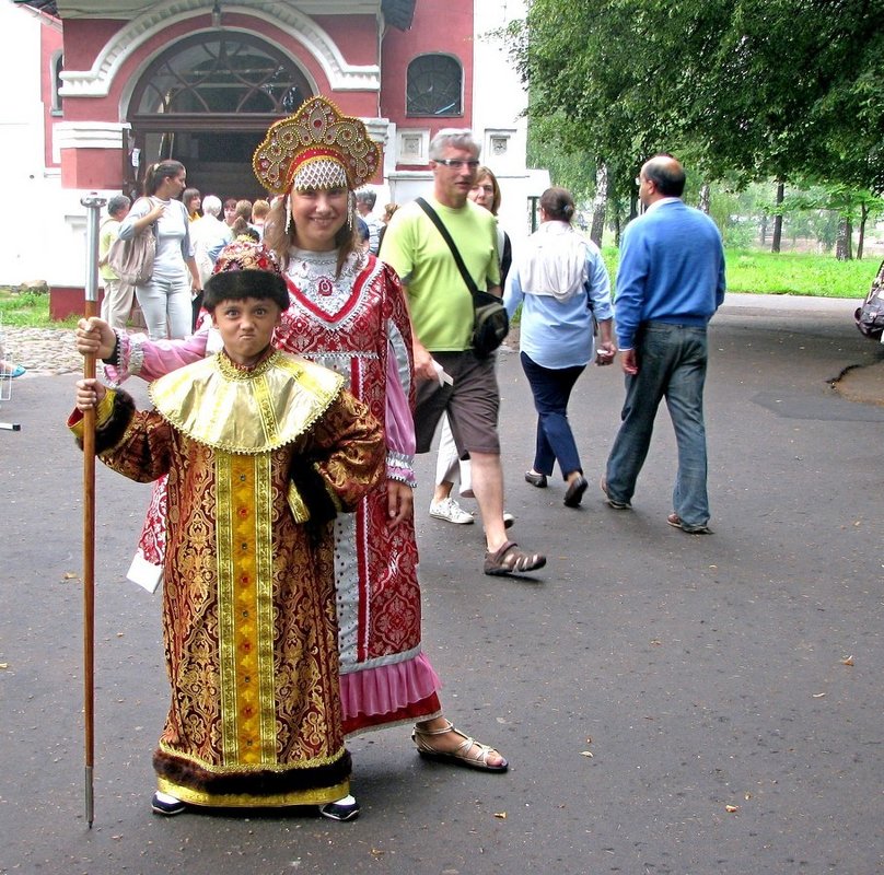 ЦАРСКАЯ ДИНАСТИЯ - Анатолий Восточный