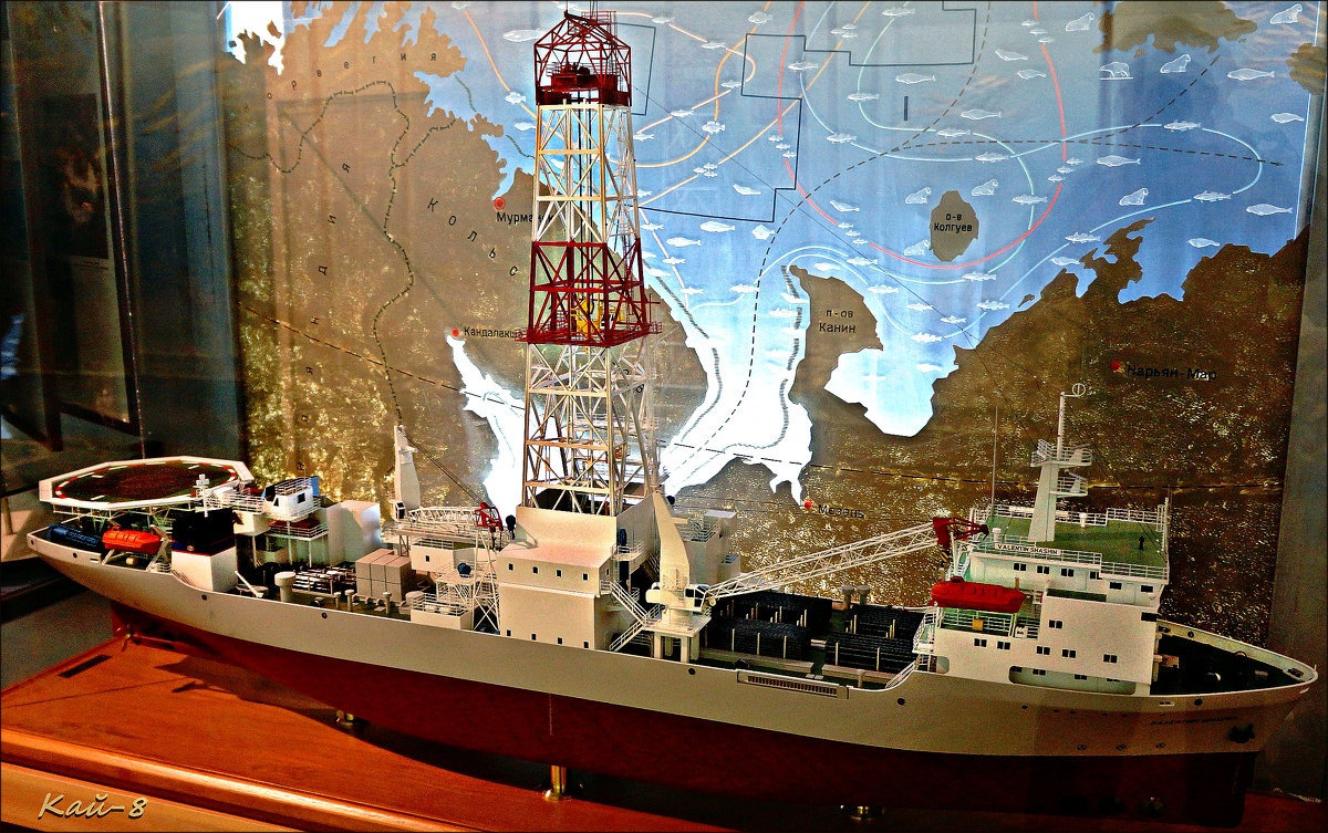 Буровое судно "Валентин Шашин" в интерьере Мурманского областного музея - Кай-8 (Ярослав) Забелин