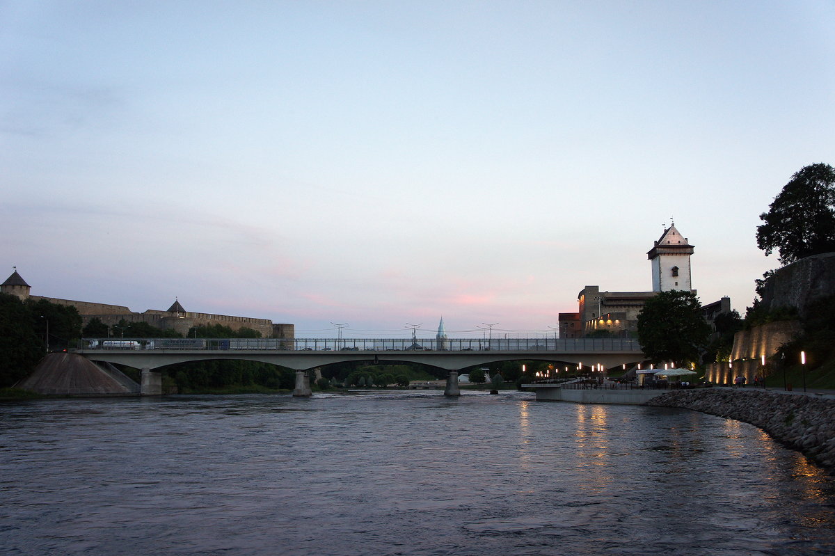 Две крепости, соединенные мостом - Елена Павлова (Смолова)
