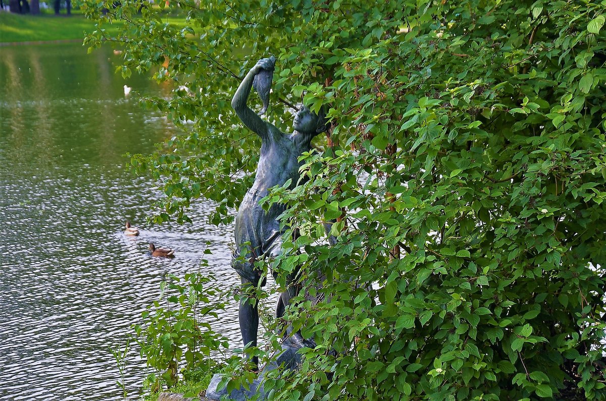 Скульптура"Мальчик поймавший рыбку"... - Sergey Gordoff