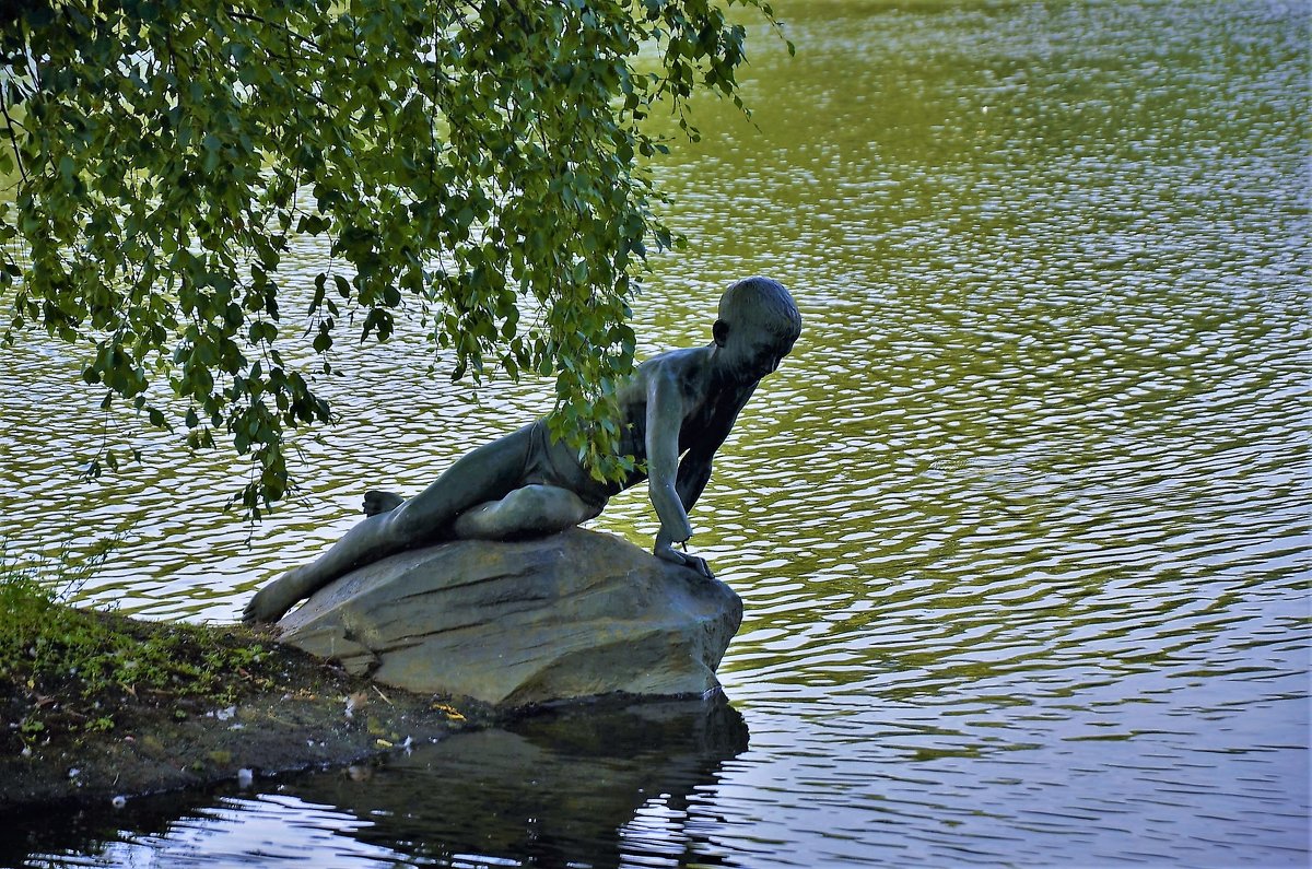 Скульптура"Мальчик пускающий кораблик"... - Sergey Gordoff