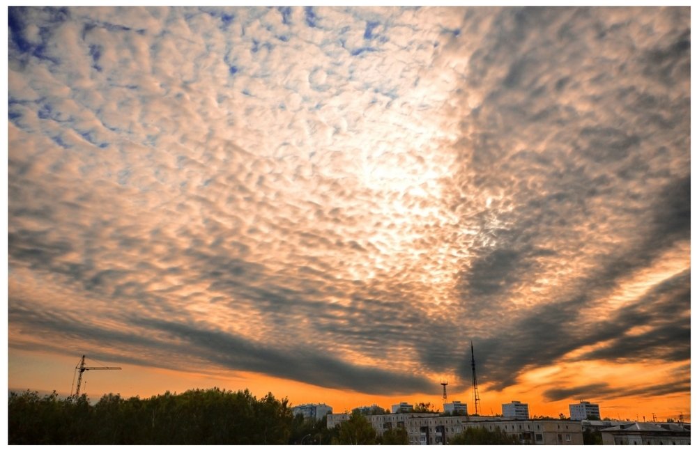 закатное небо над городом - Евгений Фролов