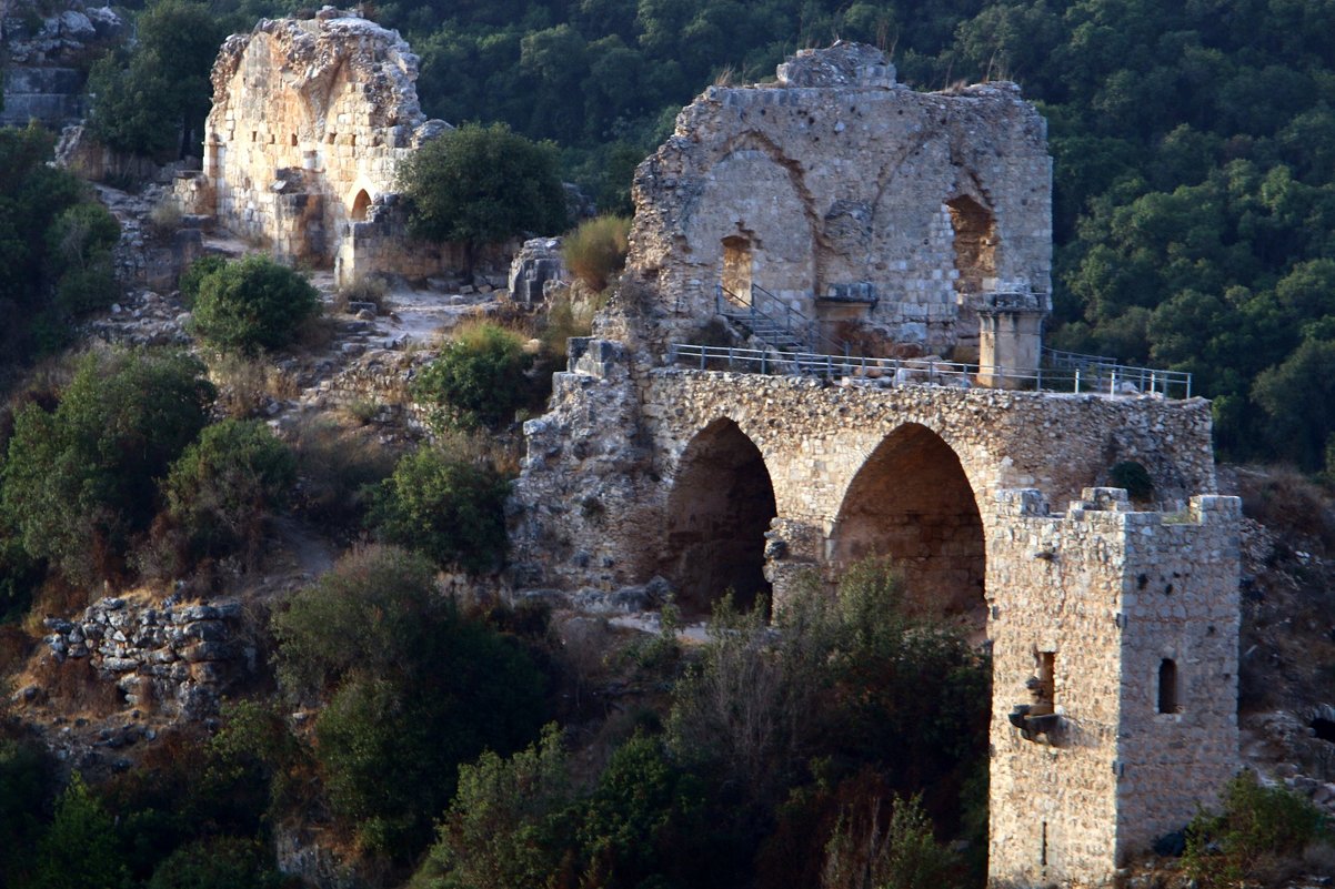 Монфор  — замок крестоносцев, в Верхней Галилее на севере Израиля - vasya-starik Старик