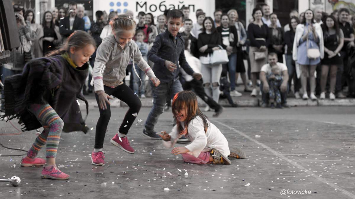 Дети на фестивале уличных артистов ШЛЯПА в Новосибирске - Виктория - репортажный фотохудожник