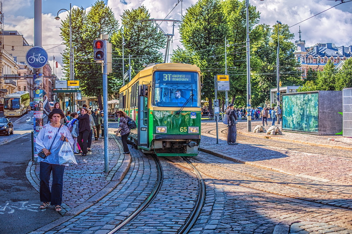 Знаменитый зелёный трамвай в центре Хельсинки - Ирина Лепнёва