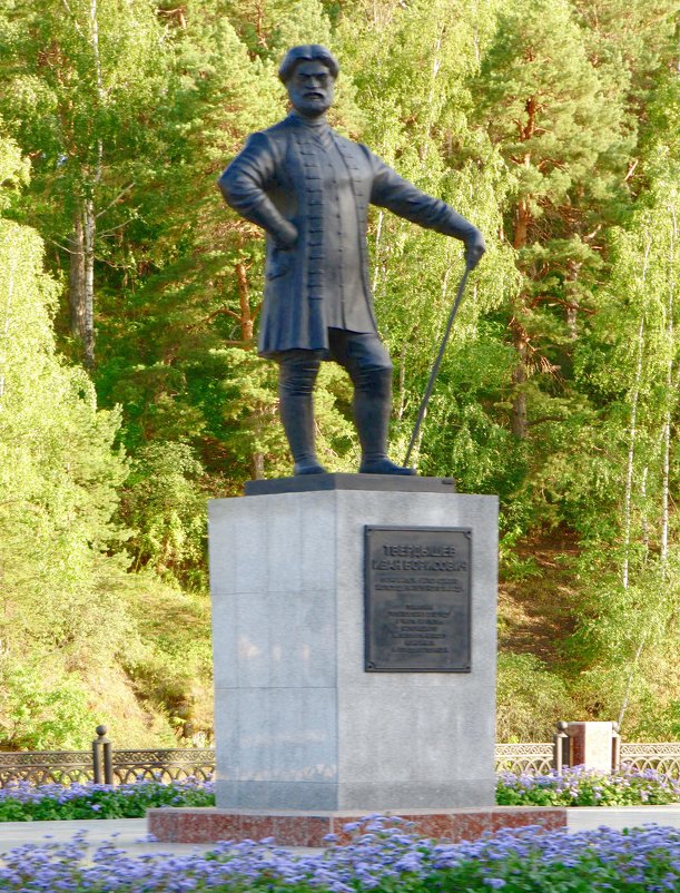 Памятник И. Б. Твердышеву - Вера Щукина