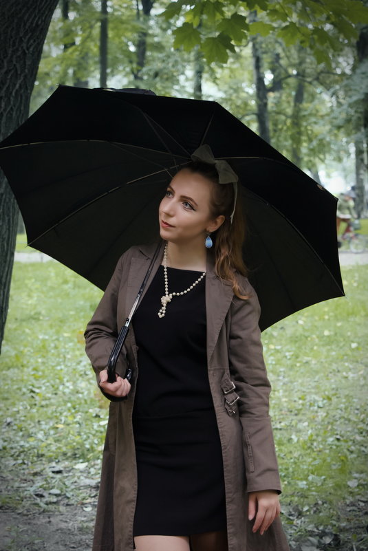 Девушка с зонтом - Алексей Корнеев