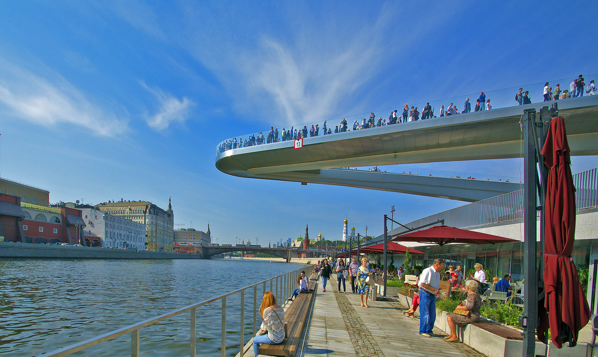 Смотровая площадка в парке Зарядье ( Москва ). - Валентин 