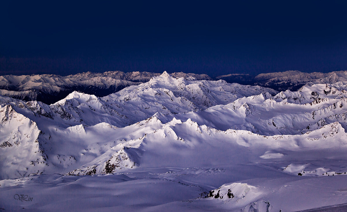 Вид с Эльбруса в 5 тра. высота 5000 - Вячеслав Ложкин