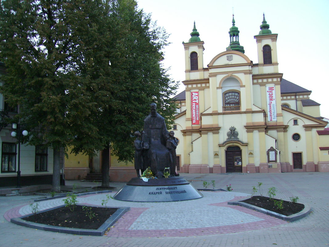 Памятник   Андрею   Шептицкому   в    Ивано - Франковске - Андрей  Васильевич Коляскин