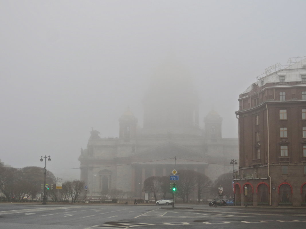 туманным утром на Исаакиевской площади - Елена 