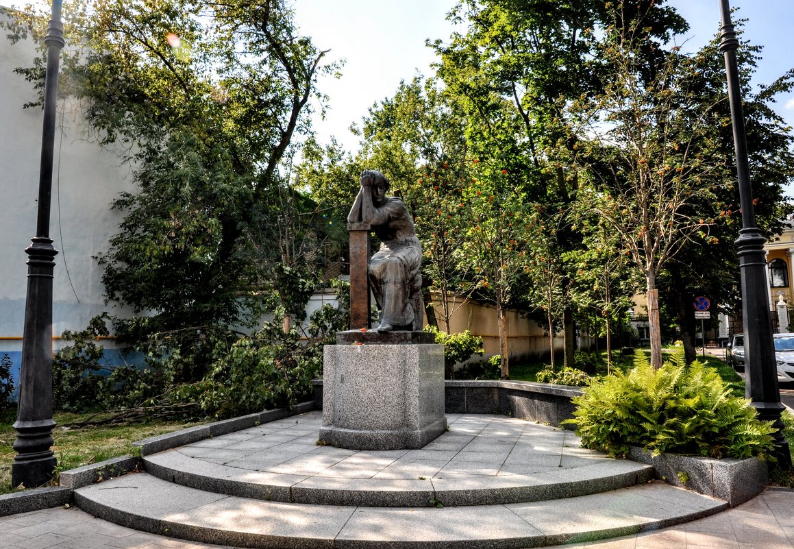 Памятник Марине Цветаевой в Борисоглебском переулке - Анатолий Колосов