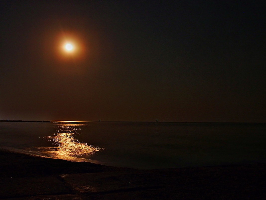 The Box - пляж эмоций. Луна там по дорожке ночью в море убегала... - Александр Резуненко