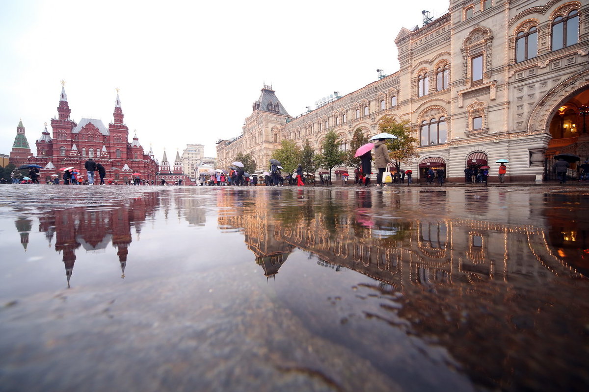 Дождь на Красной площади - Михаил Бибичков