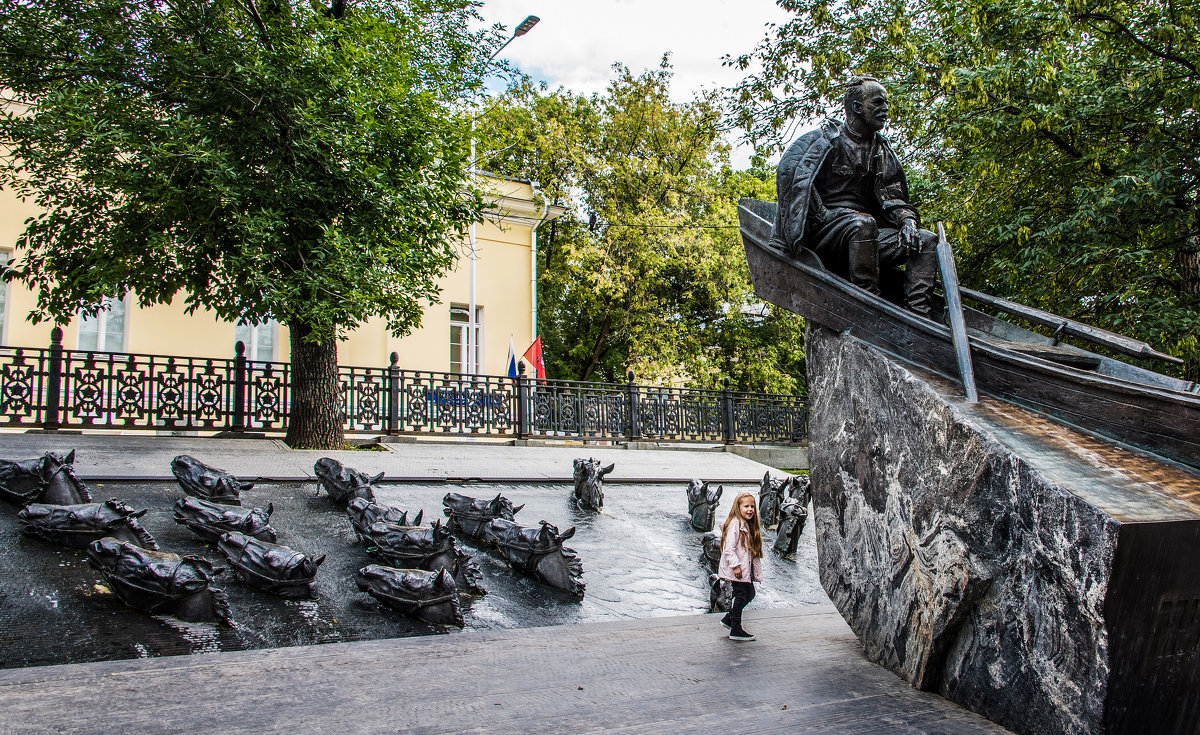 Памятник М. А. Шолохову на Гоголевском бульваре - Владимир Безбородов
