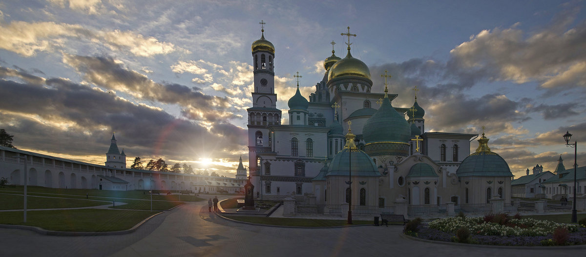 Истра. Воскресенский Ново-Иерусалимский монастырь - Mikhail .