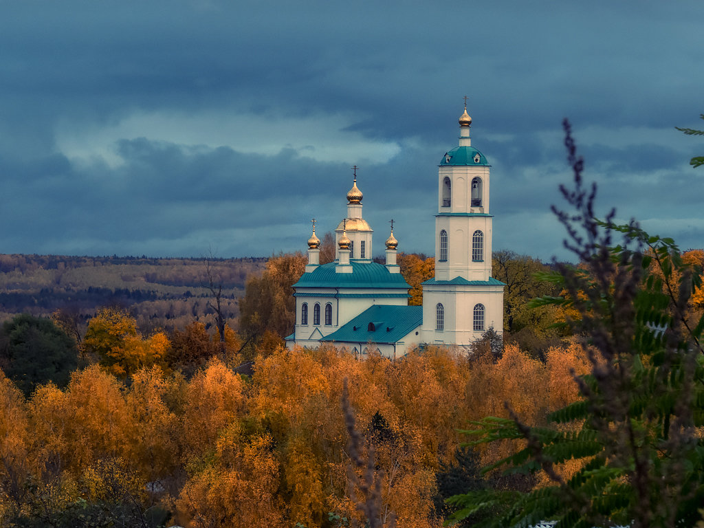 Утонувшая в осени - Сергей Цветков