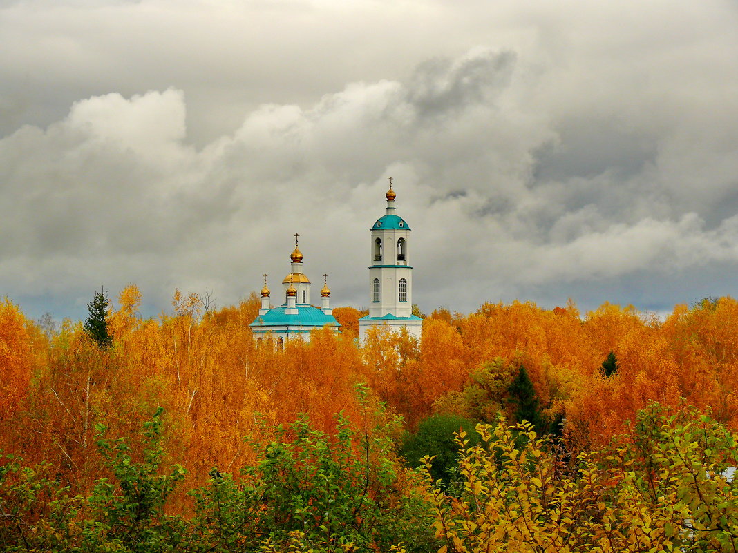 Осень Костромской храм