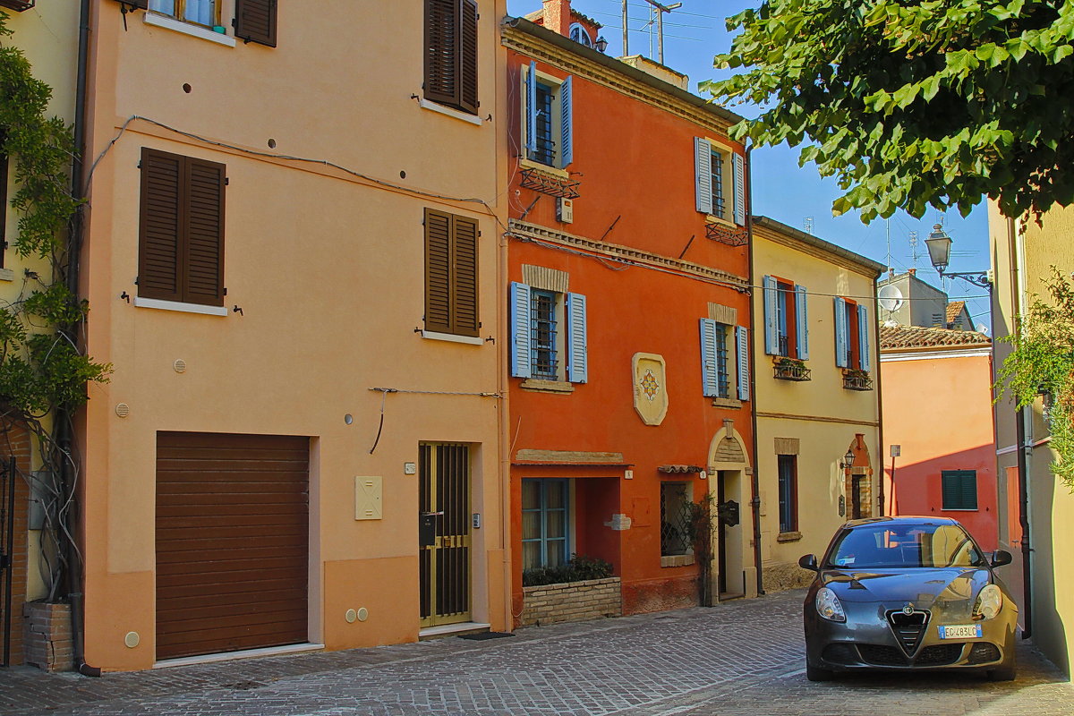 Оранжевый домик и тихая Италия - M Marikfoto