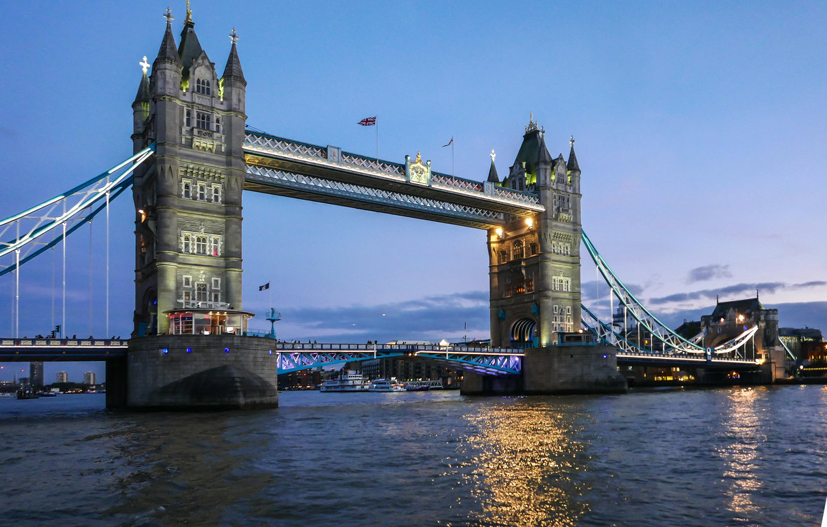London. Tower bridge - Павел L