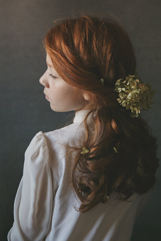 Девочка с цветком в волосах - Юлия Дурова