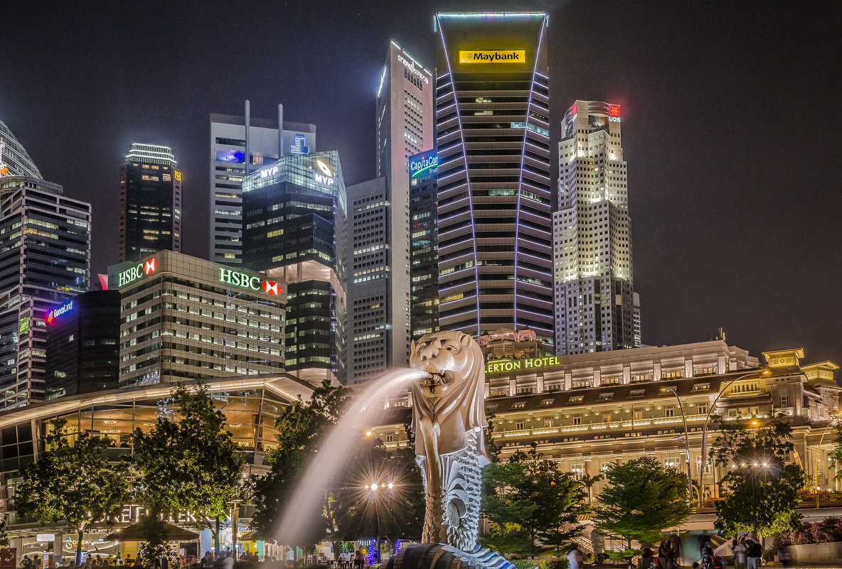 Мерлион - символ Сингапура. - Edward J.Berelet
