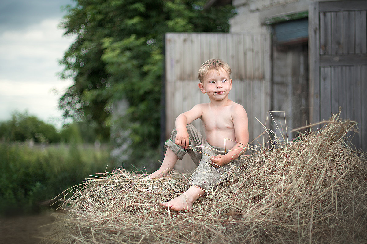 Мальчик в деревне