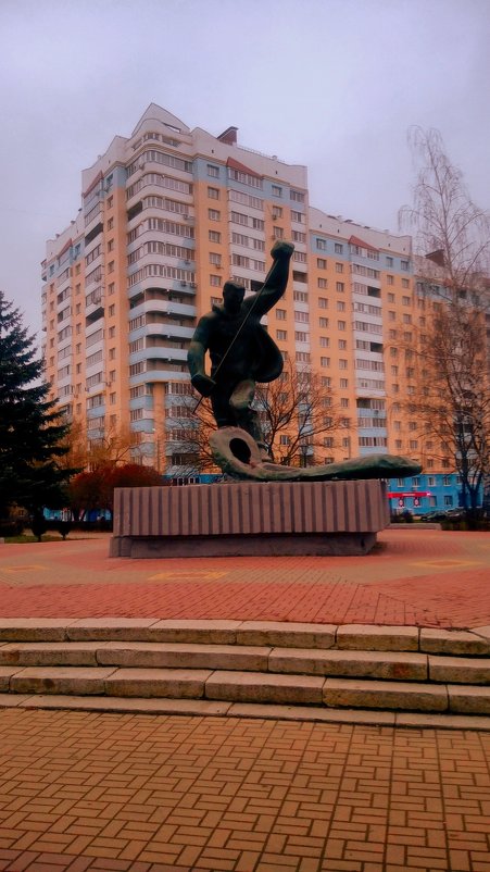 Памятник Металлургу или в народе именуемый Алёшей - Леонид Абросимов