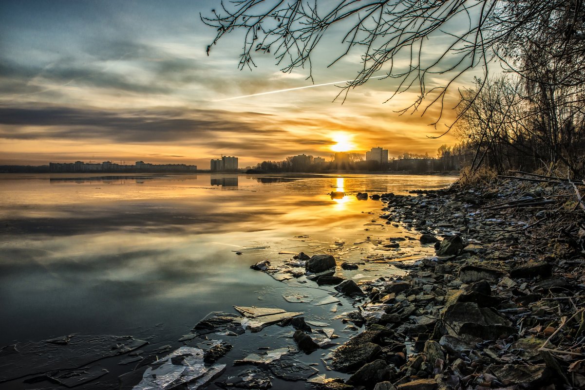 morning in November on the lake - Dmitry Ozersky