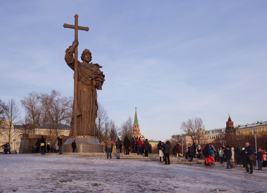 Памятник Владимиру Святославовичу на Боровитском холме - Александра 