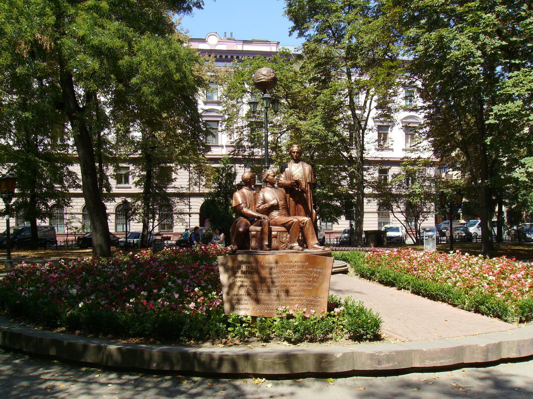 Памятник   "Русской   Троице"  в   Ивано - Франковске - Андрей  Васильевич Коляскин